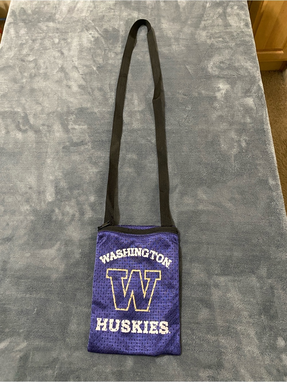 Washington Huskies Purple Crossbody Phone Bag